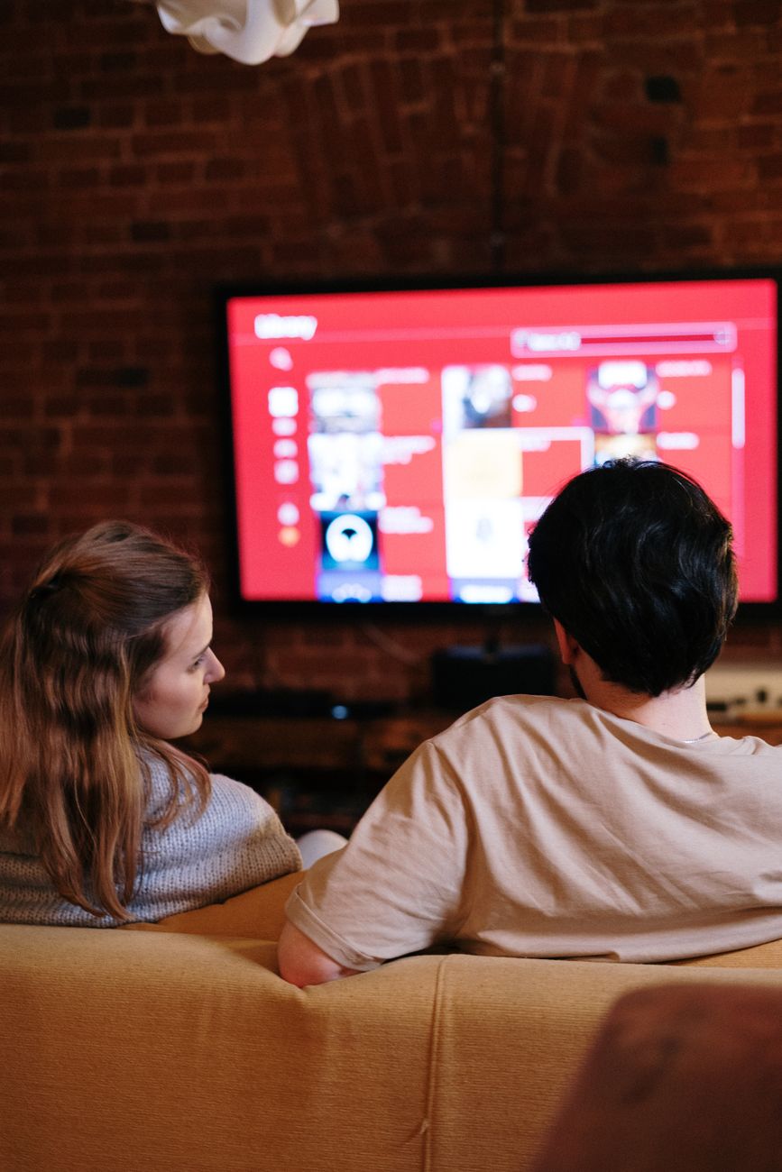 IPTV med box vs utan box: smart-tv i vardagsrummet